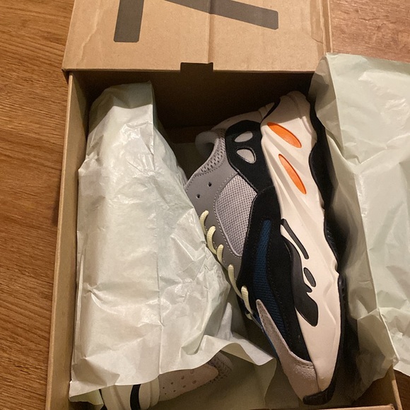 Yeezy Boost 700 - brand new - Picture 3 of 7